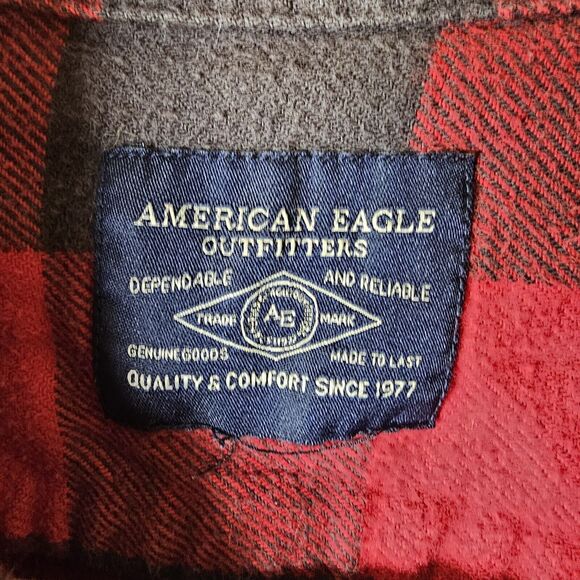American Eagle Button Up Shirt Mens Medium Red Plaid Soft Flannel Fall Insulated - Picture 5 of 6